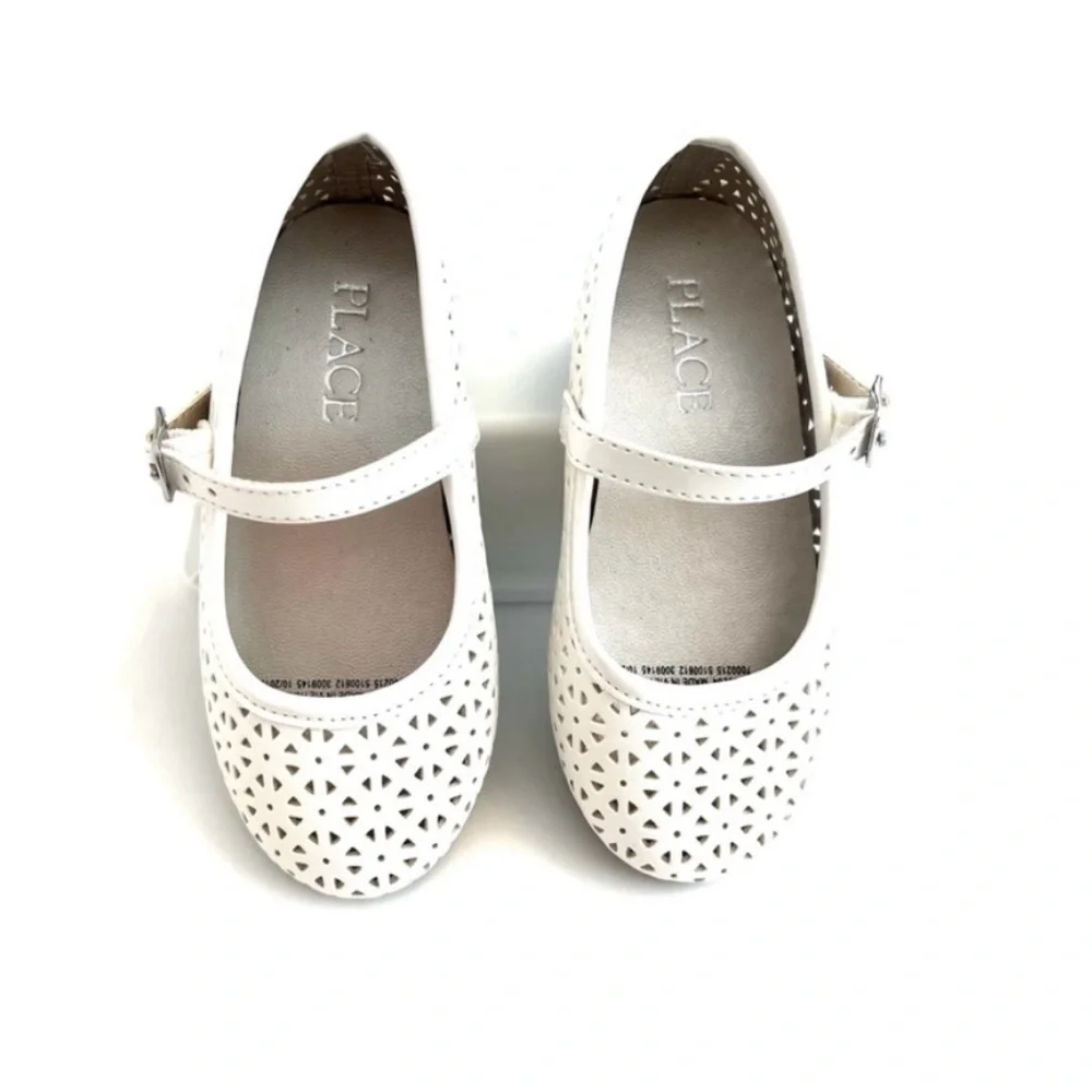 NEW - The Children's Place White Dress Shoes Laser Cut Toddler Sz 6